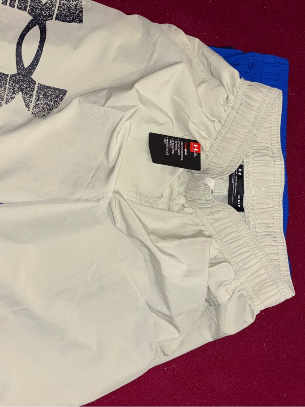 3 Shorts Under Armour Men's White Athletic Shorts with Blue Liner